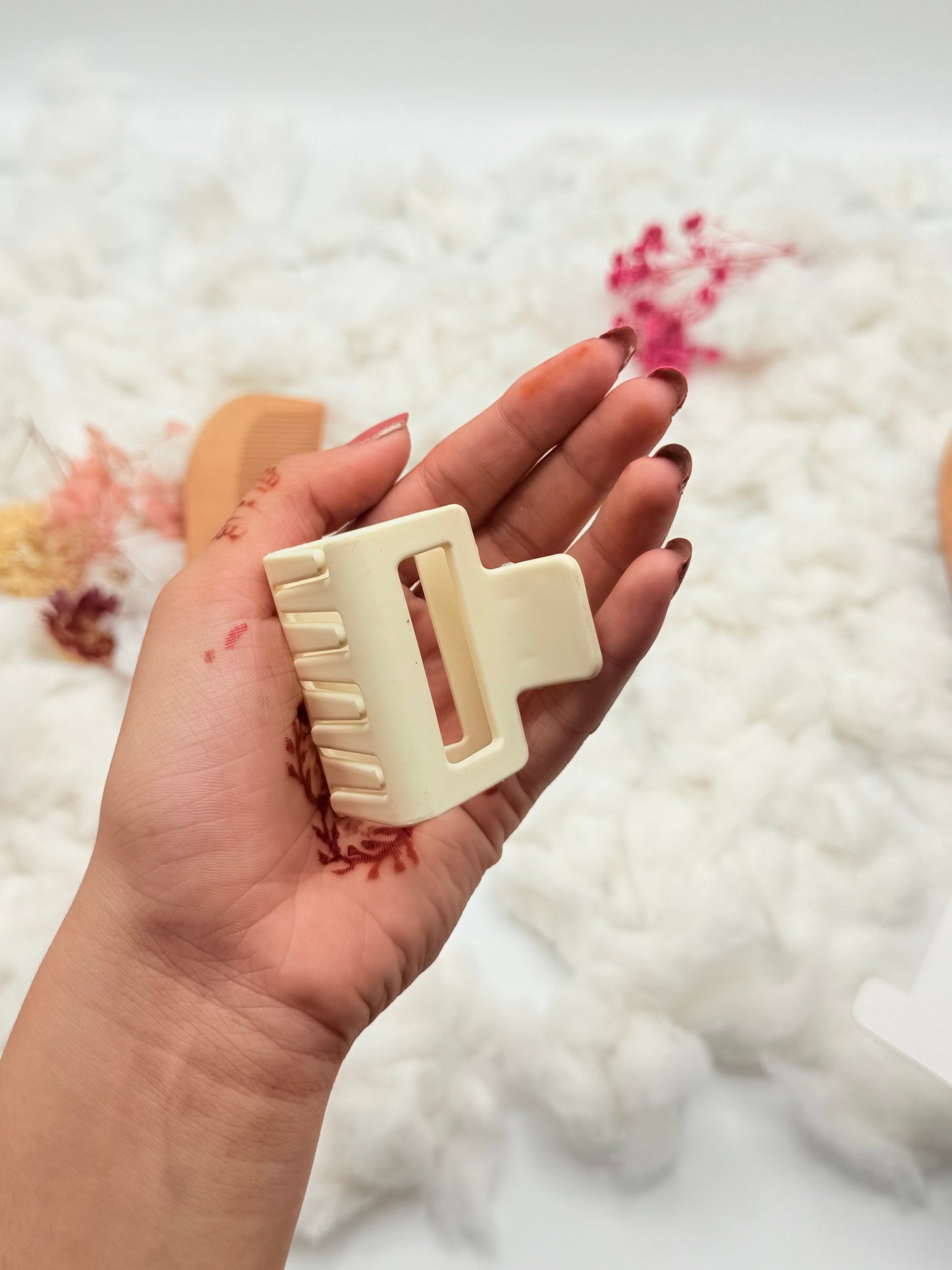 Wooden Combs & Matte Hair Clips Set (6pcs)